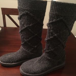 Ugg - Gray Knit Boots